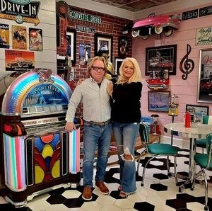 Meet your Posher, Dee